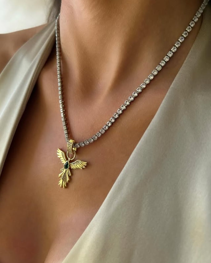 Elegant Phoenix Necklace with Black Gem – Symbol of Strength