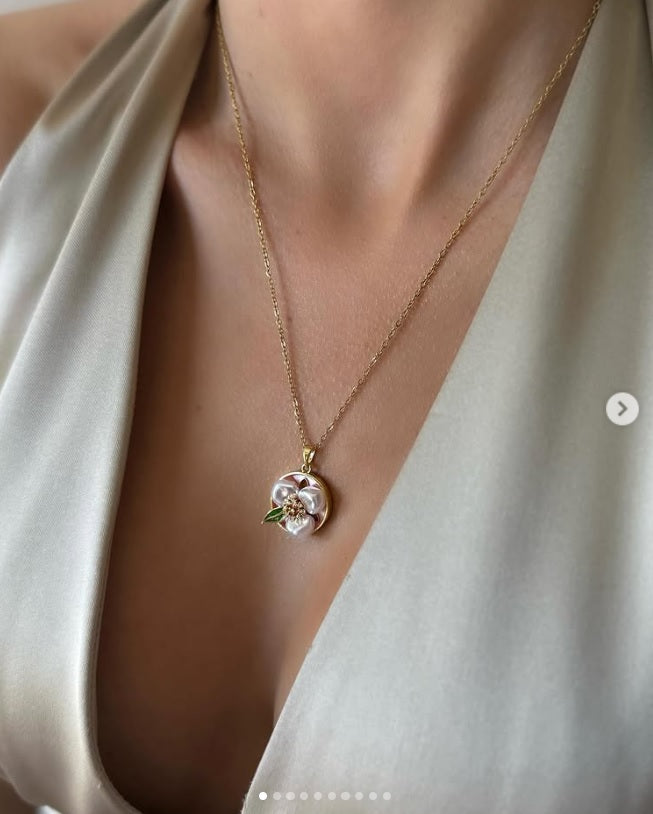 Pearl Flower Necklace – Gold Plated Stainless Steel, Elegant Women’s Jewelry